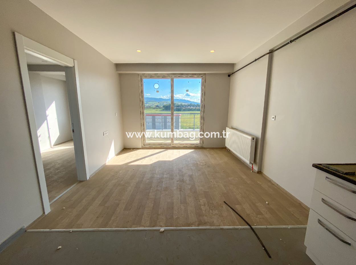 Kumbağ Havuzlu Sitede Denize Yakın Kiralık Lüks 1+1 Daire