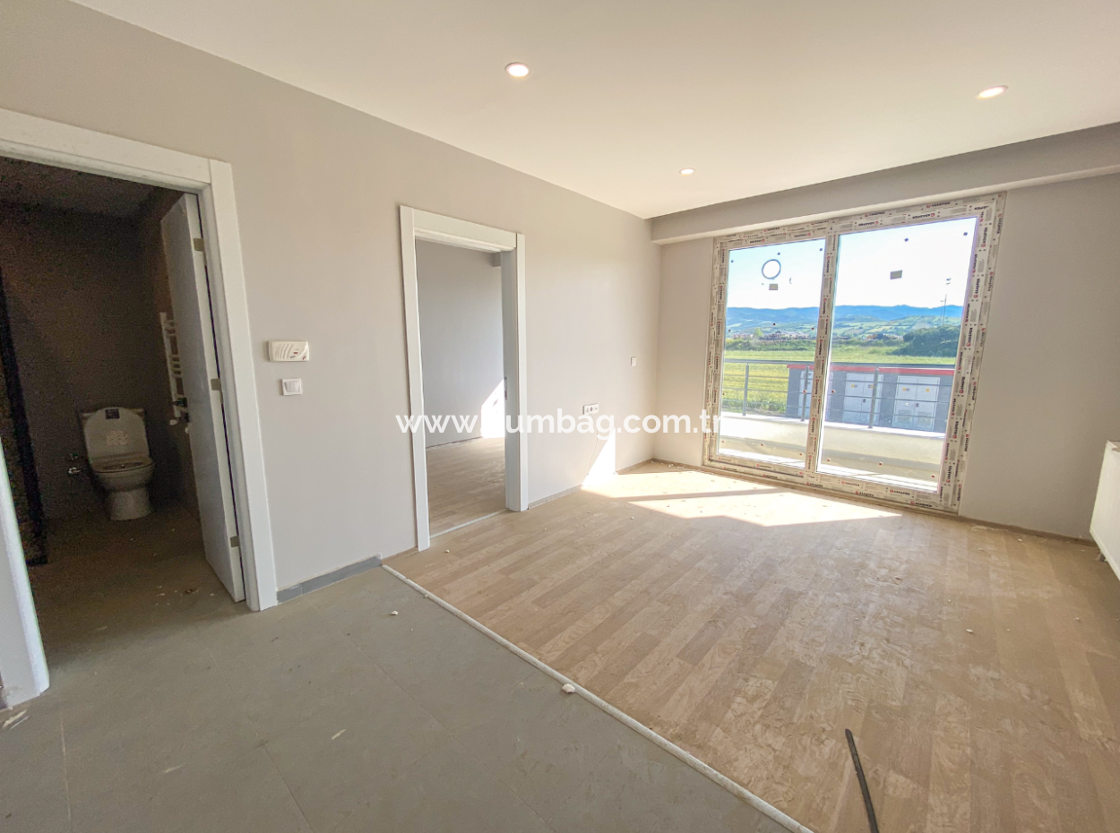 Kumbağ Havuzlu Sitede Denize Yakın Kiralık Lüks 1+1 Daire