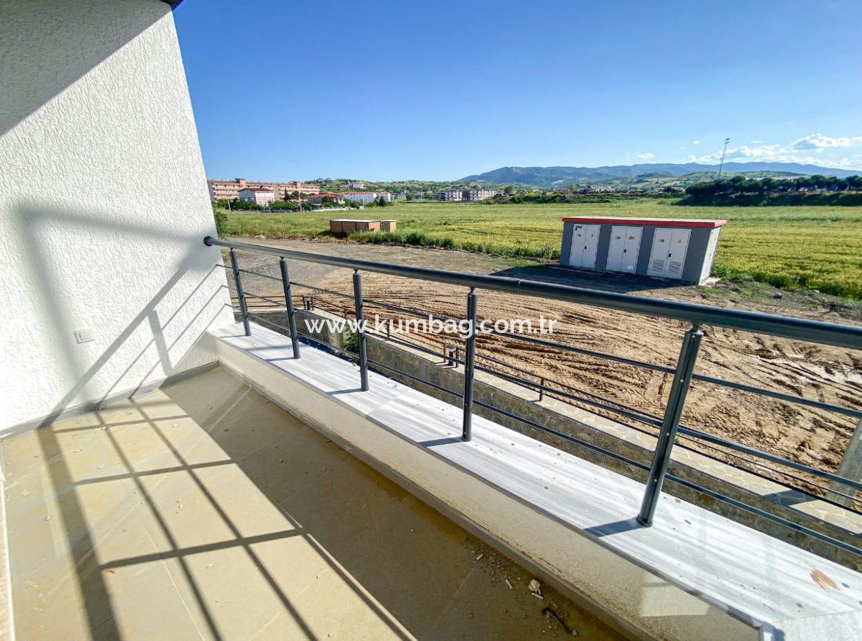 Kumbağ Havuzlu Sitede Denize Yakın Kiralık Lüks 1+1 Daire