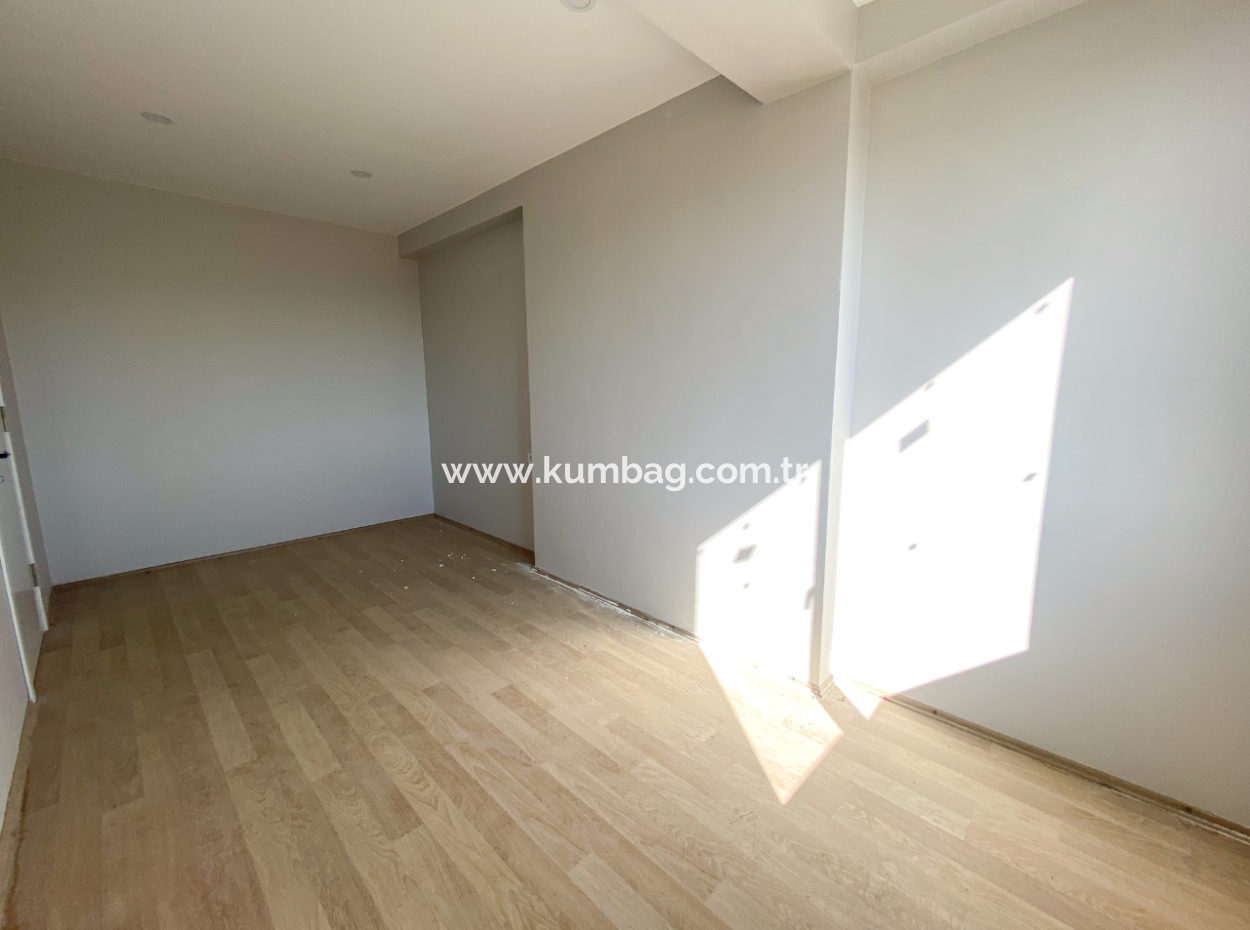 Kumbağ Havuzlu Sitede Denize Yakın Kiralık Lüks 1+1 Daire