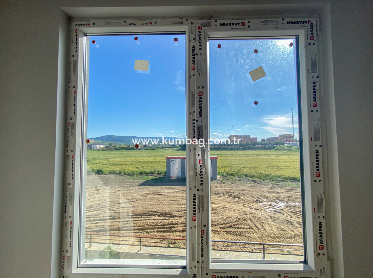 Kumbağ Havuzlu Sitede Denize Yakın Kiralık Lüks 1+1 Daire