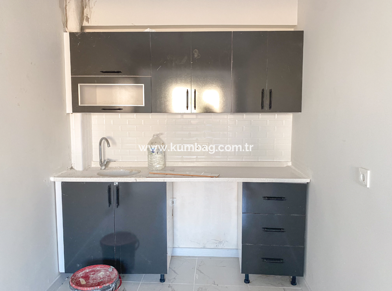 Kumbağ Pazar Sokağında Satılık Asansörlü Sıfır 2+1 Daireler