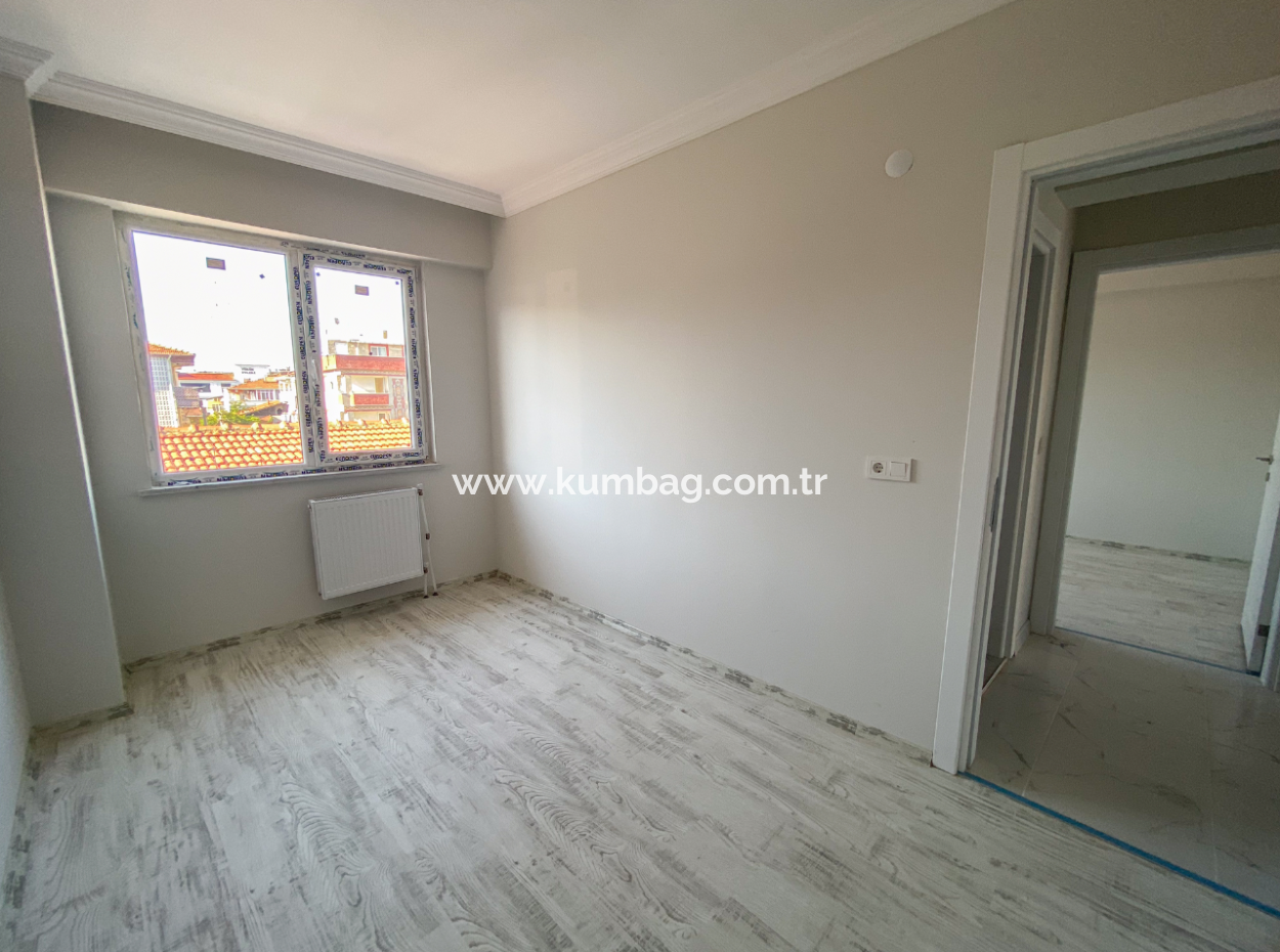 Kumbağ Pazar Sokağında Satılık Asansörlü Sıfır 2+1 Daireler