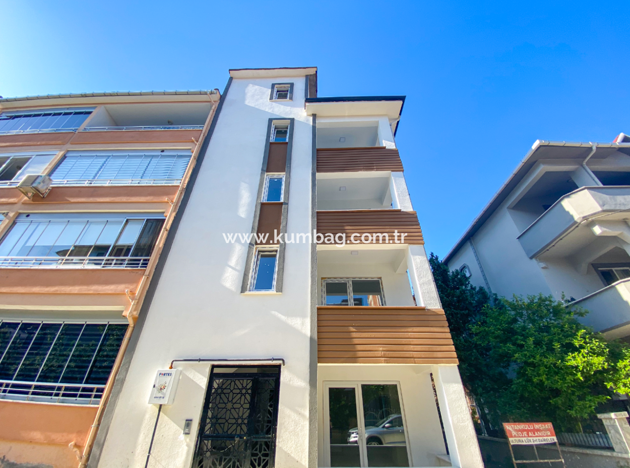 Kumbağ Pazar Sokağında Satılık Asansörlü Sıfır 2+1 Daireler