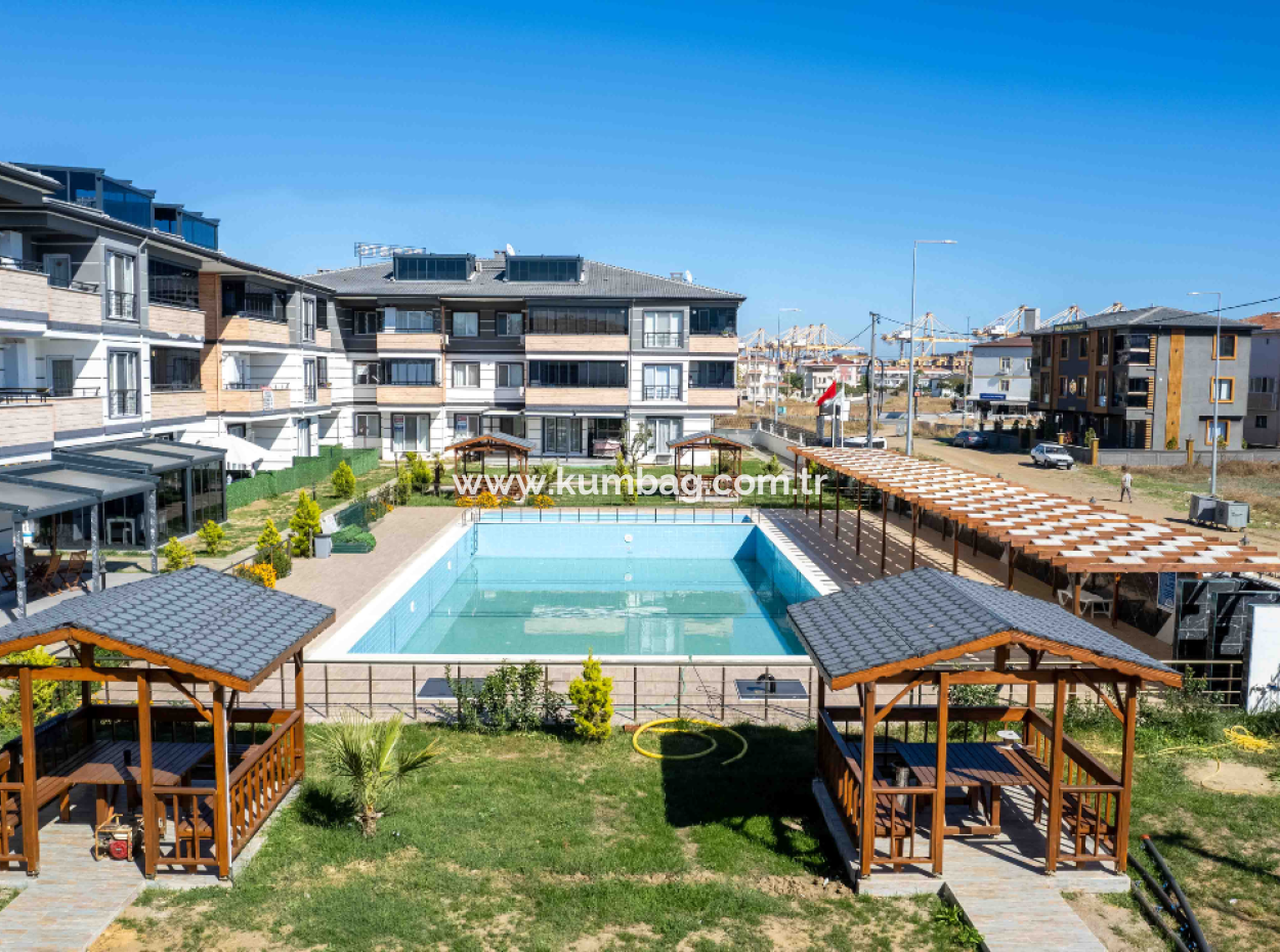 Kumbağ Havuzlu Sitede Eşyalı Kiralık Lüks 1+1 Bahçe Katı Daire