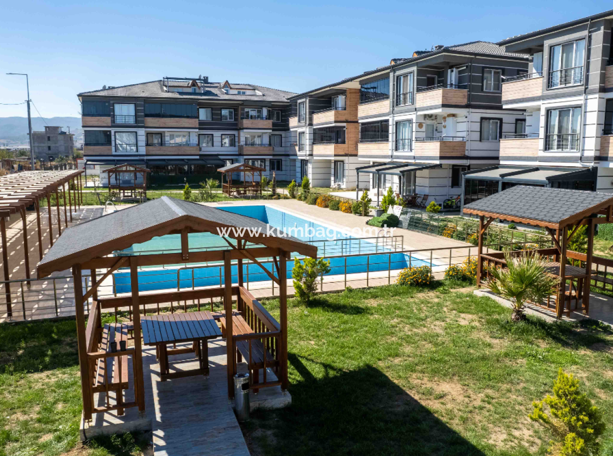 Kumbağ Havuzlu Sitede Eşyalı Kiralık Lüks 1+1 Bahçe Katı Daire
