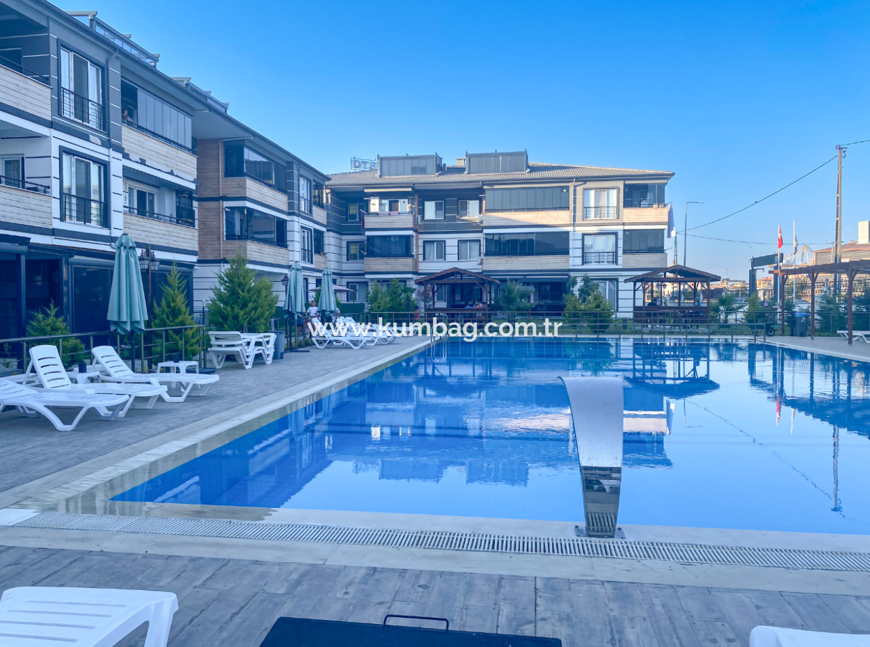 Kumbağ Havuzlu Sitede Eşyalı Kiralık Lüks 1+1 Bahçe Katı Daire