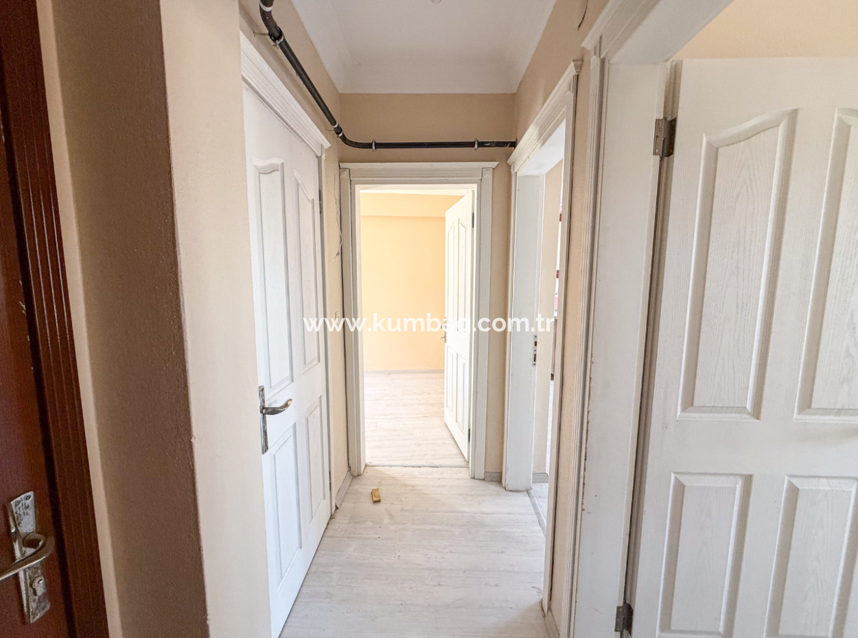 Kumbağ'da Caddenin Deniz Tarafında Kiralık Geniş 2+1 Daire