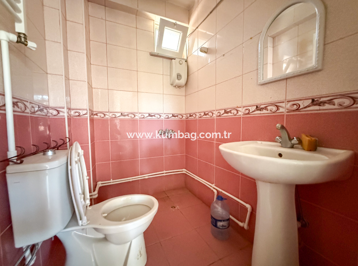 Kumbağ'da Caddenin Deniz Tarafında Kiralık Geniş 2+1 Daire