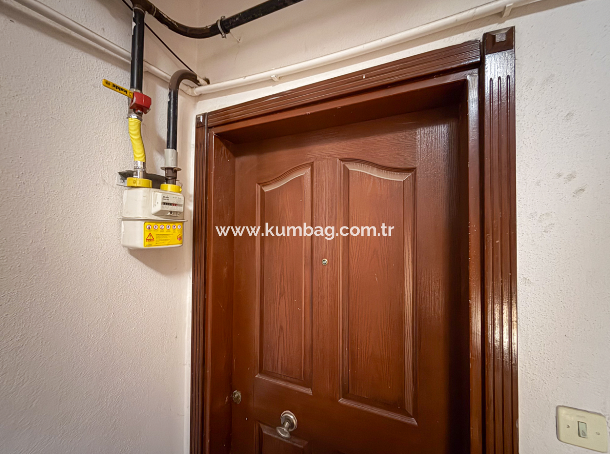 Kumbağ'da Caddenin Deniz Tarafında Kiralık Geniş 2+1 Daire