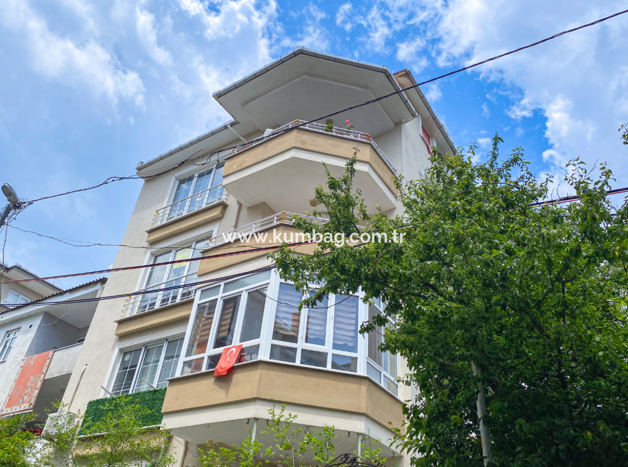 Kumbağ'da Merkezi Konumda Çift Balkonlu Geniş 2+1 Kiralık Daire