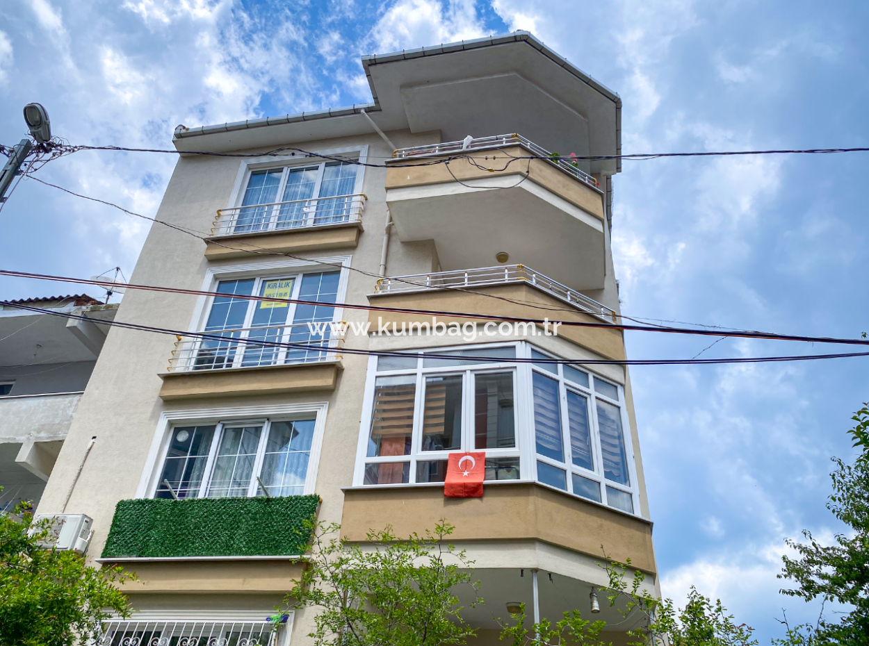 Kumbağ'da Merkezi Konumda Çift Balkonlu Geniş 2+1 Kiralık Daire