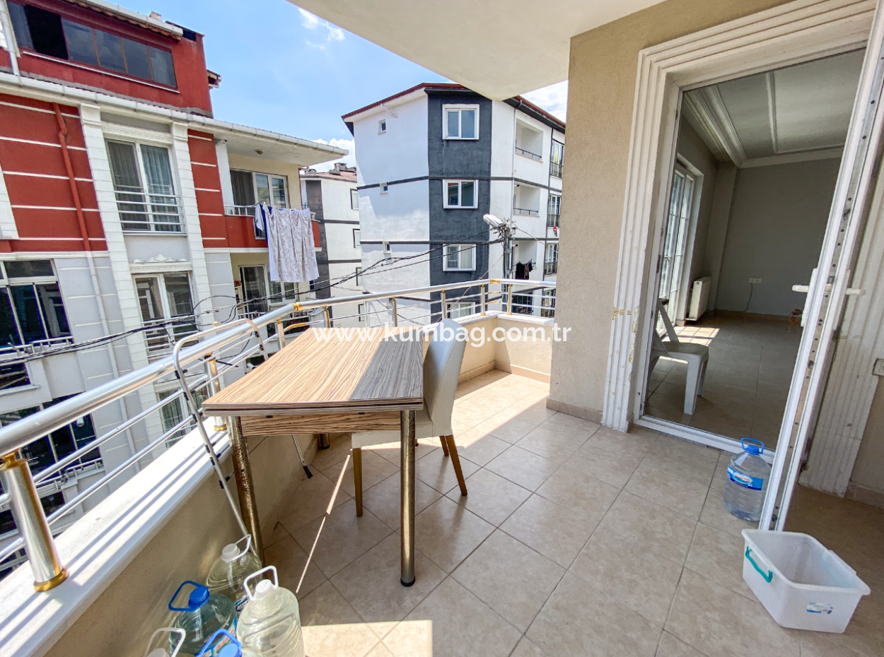 Kumbağ'da Merkezi Konumda Çift Balkonlu Geniş 2+1 Kiralık Daire