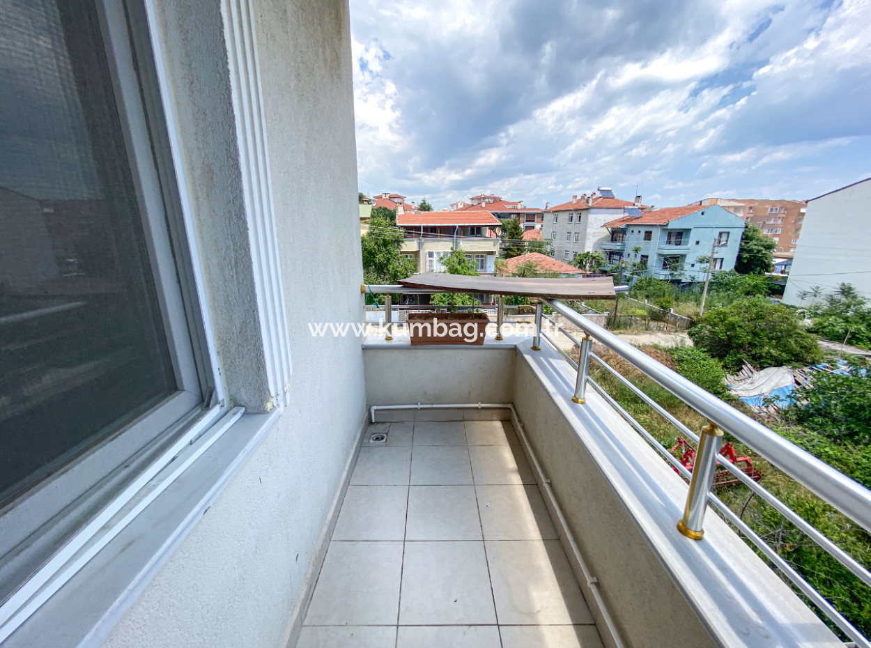 Kumbağ'da Merkezi Konumda Çift Balkonlu Geniş 2+1 Kiralık Daire