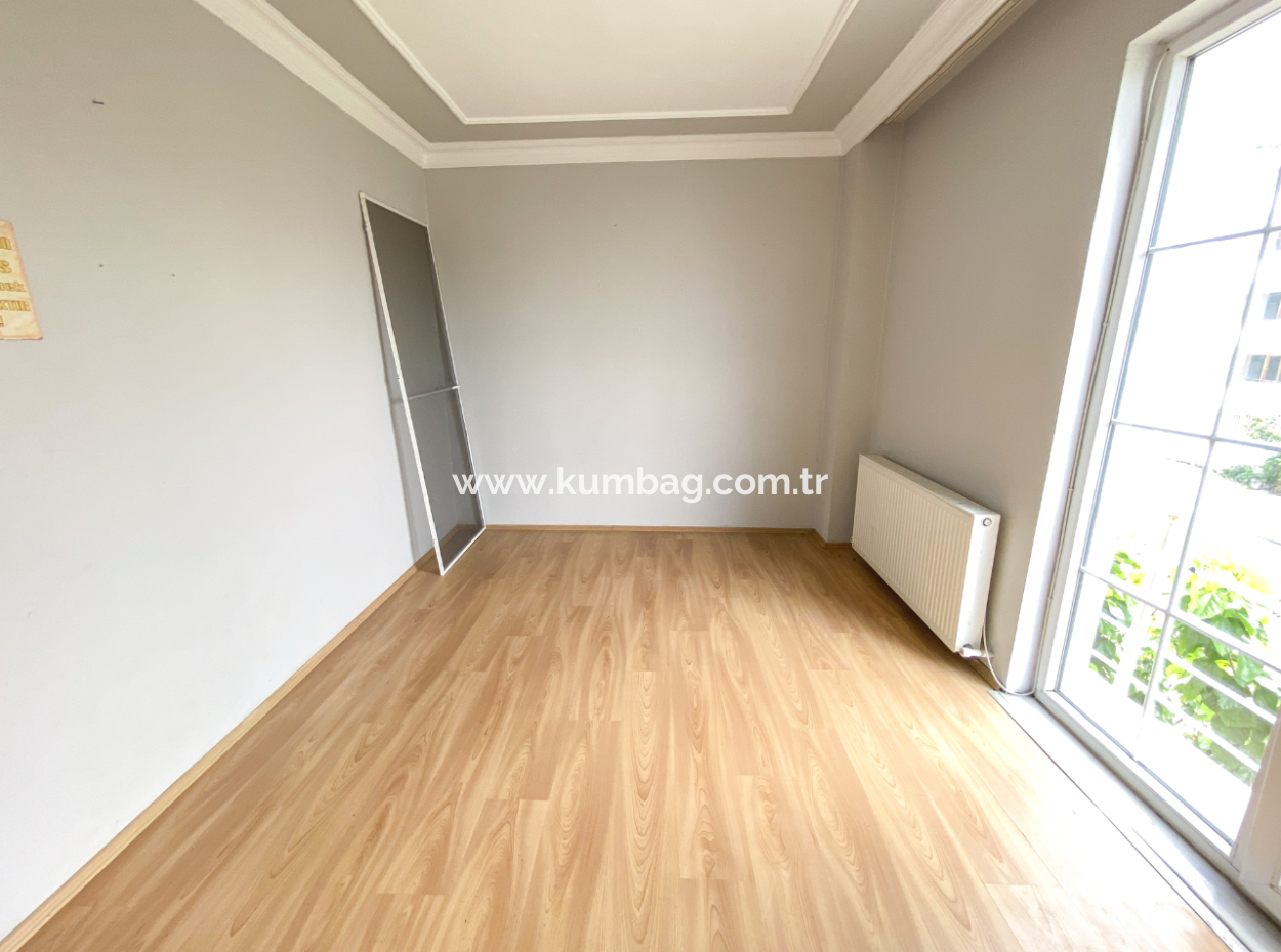 Kumbağ'da Merkezi Konumda Çift Balkonlu Geniş 2+1 Kiralık Daire