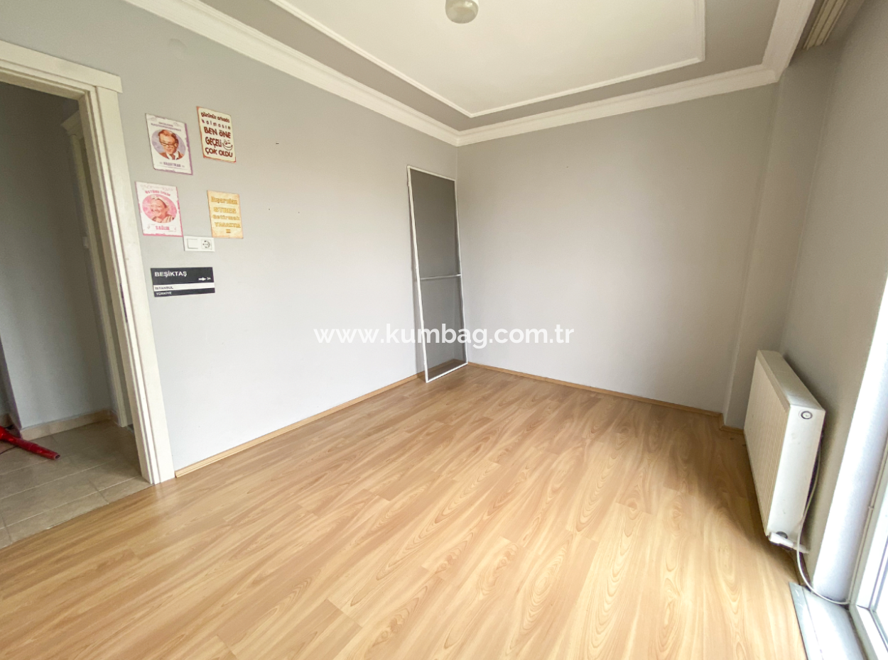 Kumbağ'da Merkezi Konumda Çift Balkonlu Geniş 2+1 Kiralık Daire