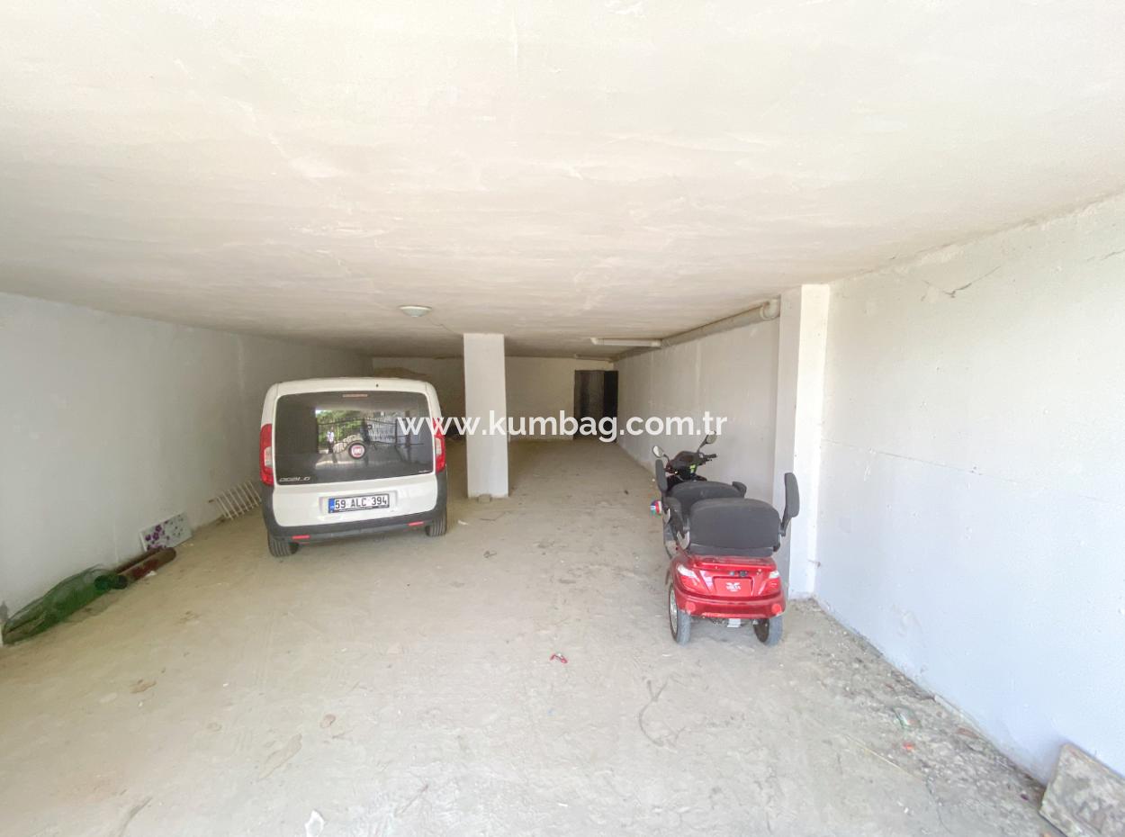Kumbağ Pazar Sokağına Yakın Kiracılı Geniş Satılık 1+1 Daire