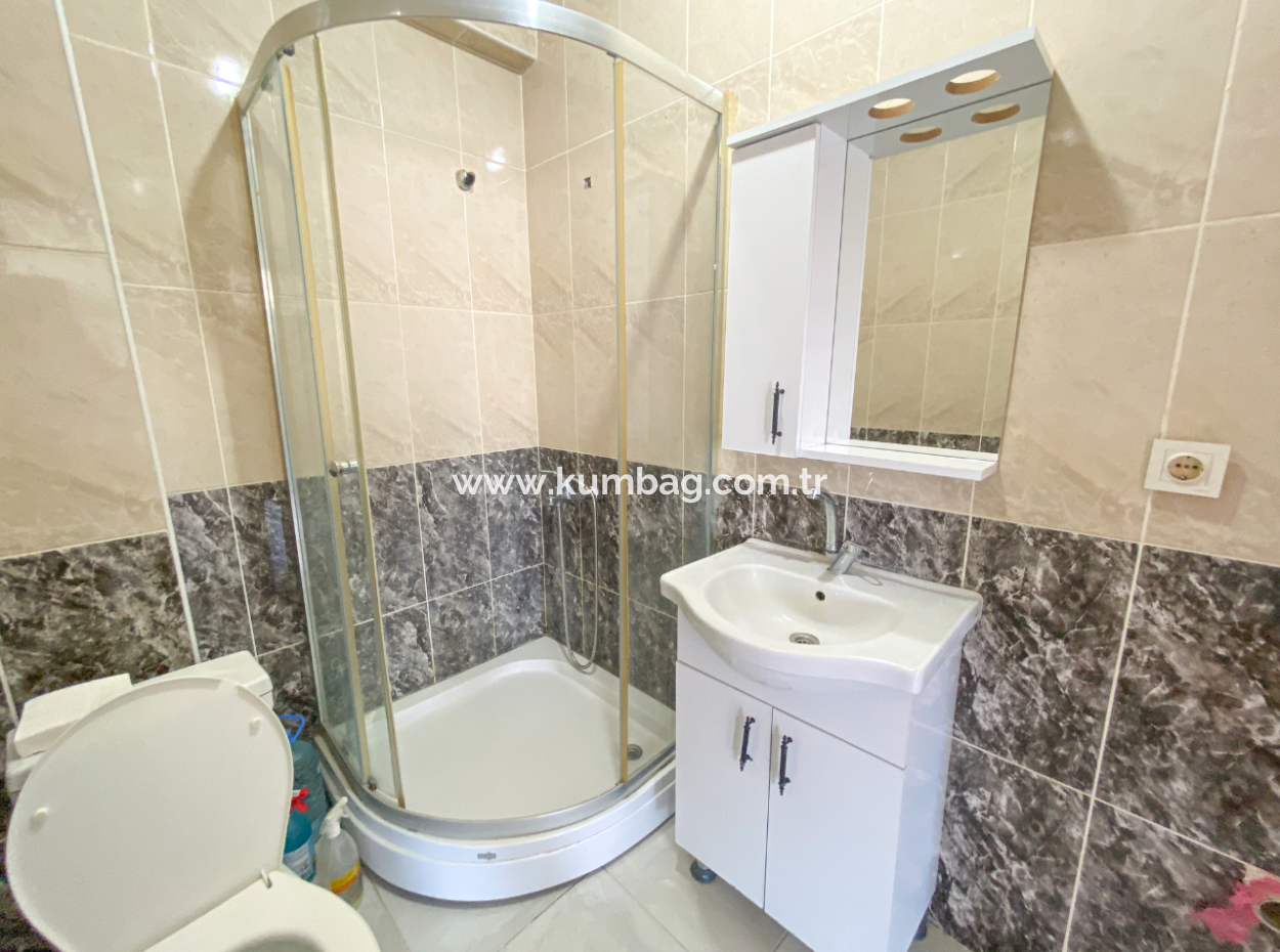 Kumbağ Pazar Sokağına Yakın Kiracılı Geniş Satılık 1+1 Daire