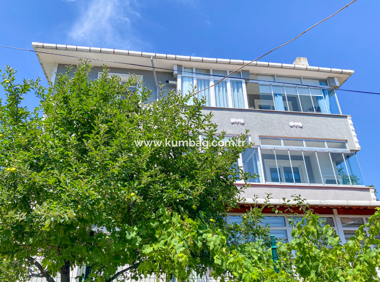 Kumbağ'da Ayrı Mutfaklı Çift Balkonlu 2+1 Ara Kat Kiralık Daire