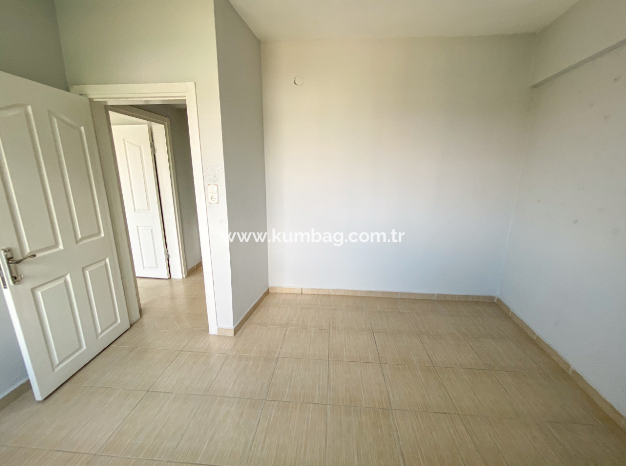 Kumbağ'da Ayrı Mutfaklı Çift Balkonlu 2+1 Ara Kat Kiralık Daire