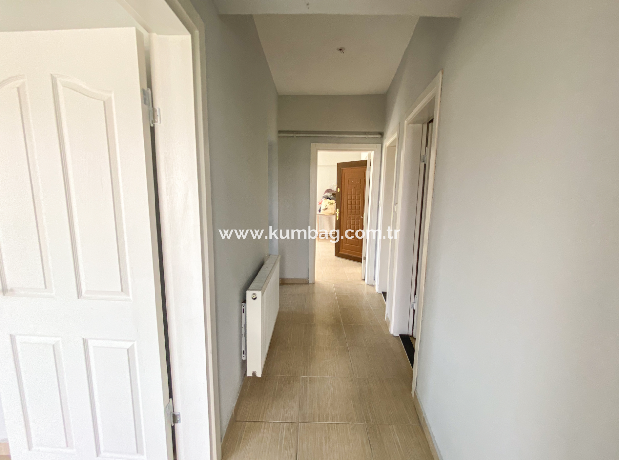 Kumbağ'da Ayrı Mutfaklı Çift Balkonlu 2+1 Ara Kat Kiralık Daire