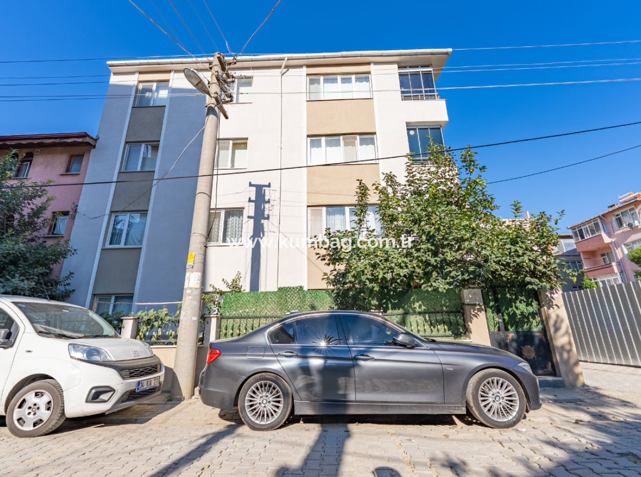 Kumbağ Pazar Sokağında Caddeye Ve Denize Yakın Satılık 2+1 Daire