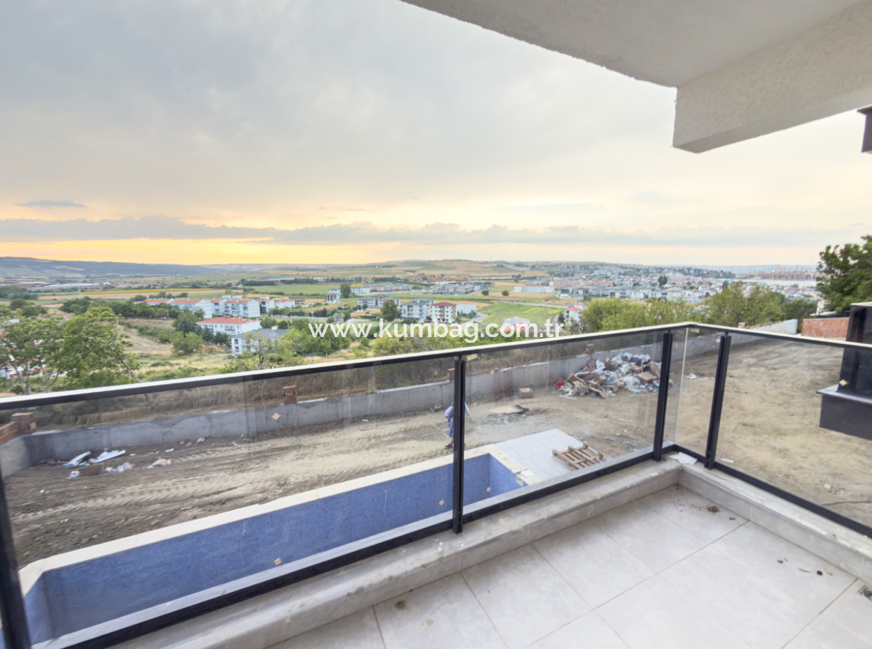 Kumbağ Havuzlu Sitede Deniz Ve Doğa Manzaralı 2+1 Satılık Daire