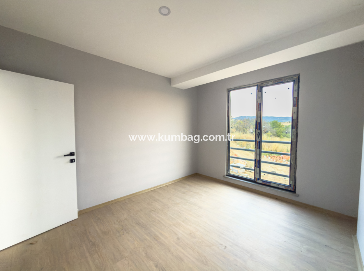 Kumbağ Havuzlu Sitede Deniz Ve Doğa Manzaralı 2+1 Satılık Daire