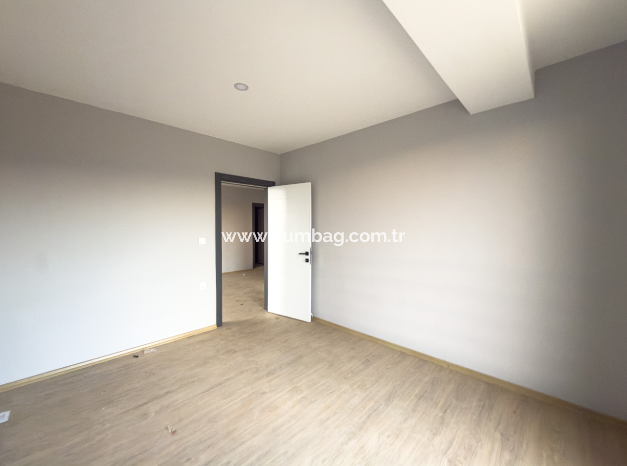 Kumbağ Havuzlu Sitede Deniz Ve Doğa Manzaralı 2+1 Satılık Daire
