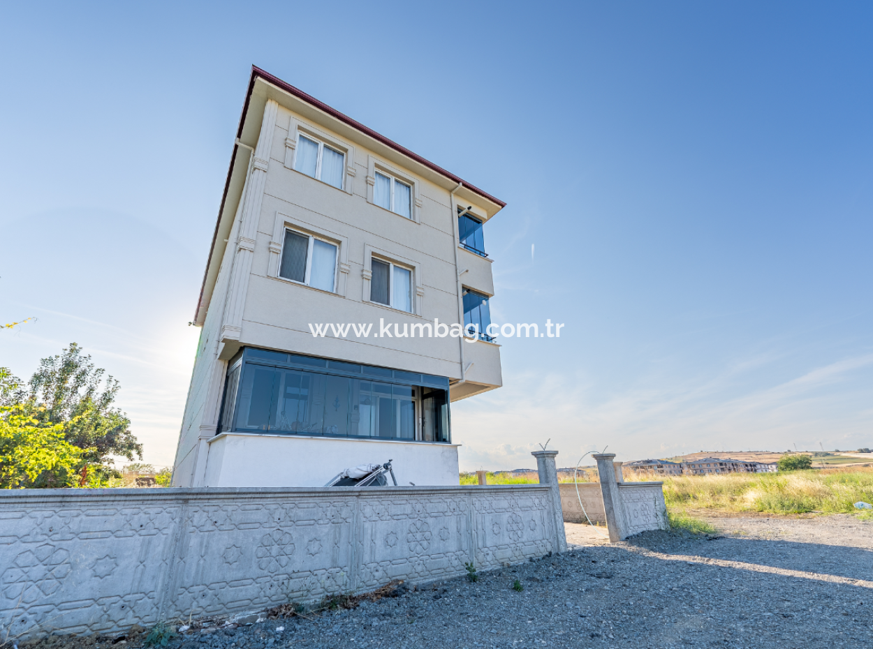 Kumbağ Yeni Ve İskanlı Binada Ferah Eşyalı Satılık 2+1 Daire