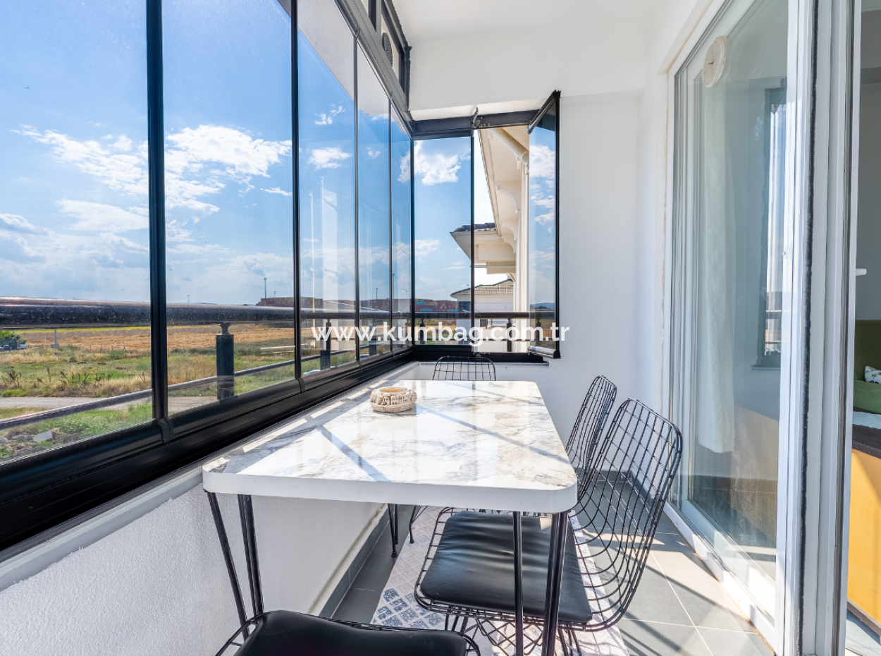 Aquaparklı Havuzlu Ve Denize Yakın Sitede Satılık 1+1 Daire