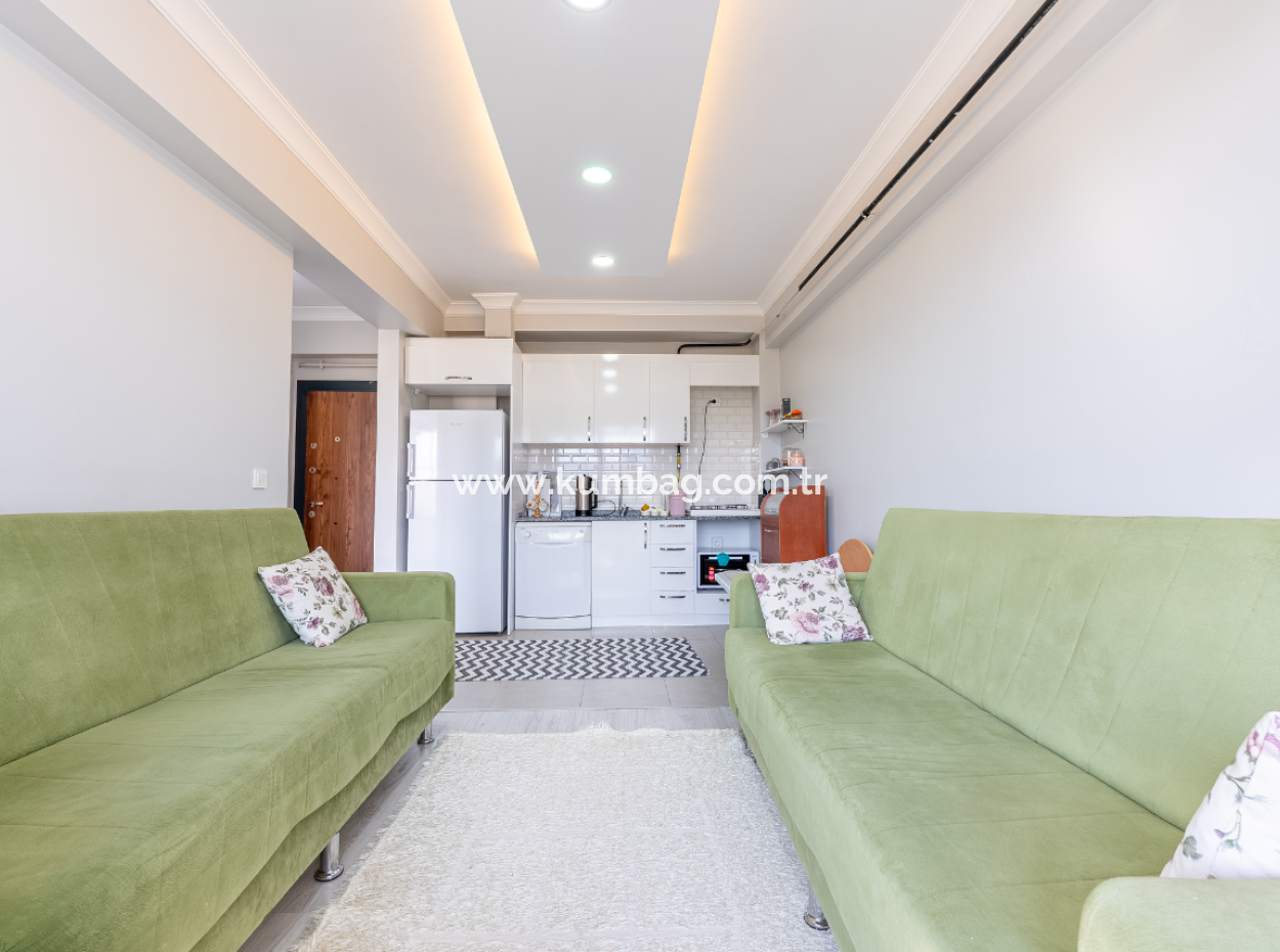 Aquaparklı Havuzlu Ve Denize Yakın Sitede Satılık 1+1 Daire