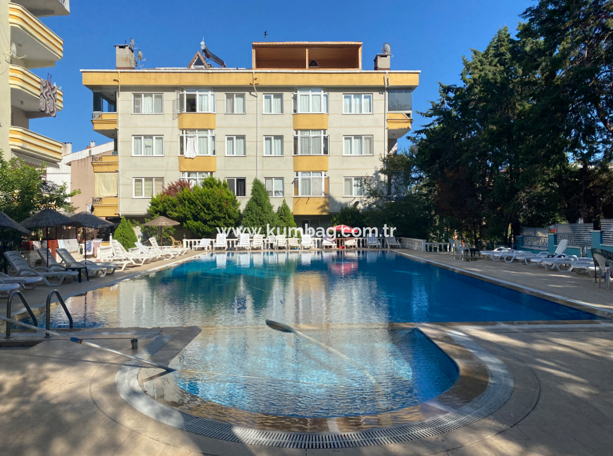 Kumbağ'da Merkezi Konumda Havuzlu Site İçinde Kiralık 2+1 Daire