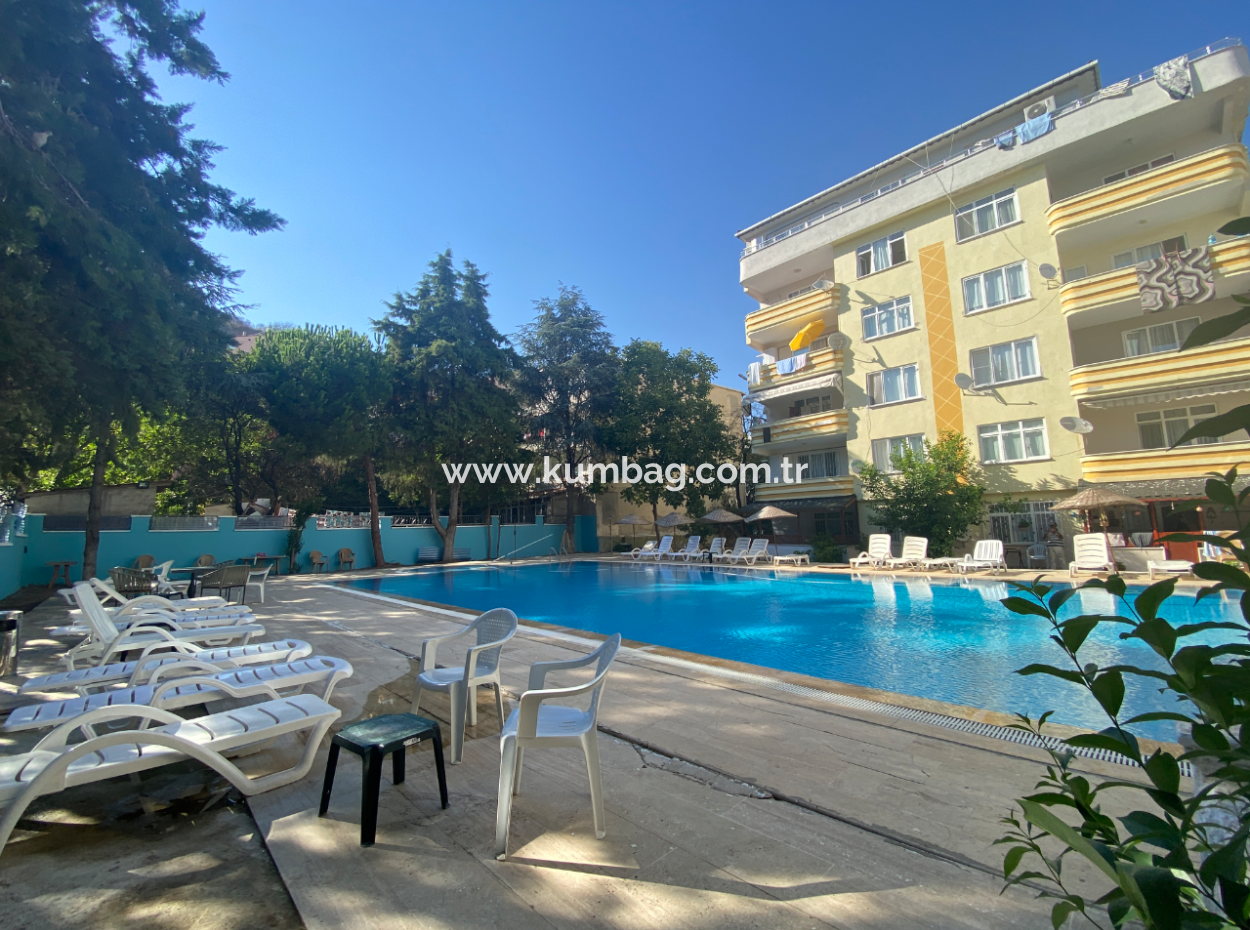 Kumbağ'da Merkezi Konumda Havuzlu Site İçinde Kiralık 2+1 Daire