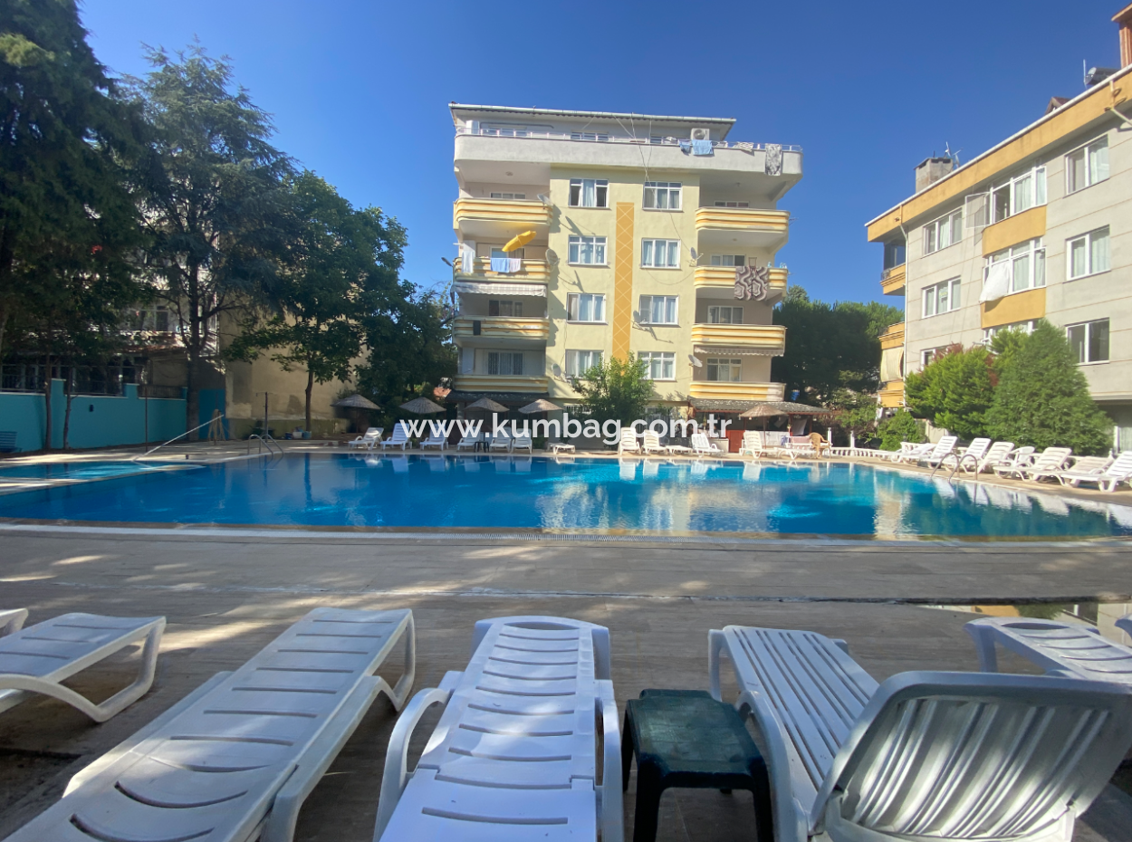Kumbağ'da Merkezi Konumda Havuzlu Site İçinde Kiralık 2+1 Daire