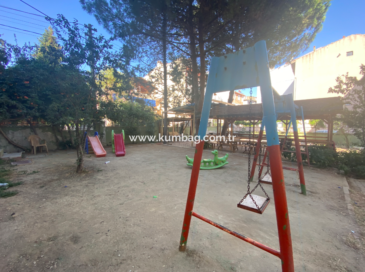 Kumbağ'da Merkezi Konumda Havuzlu Site İçinde Kiralık 2+1 Daire