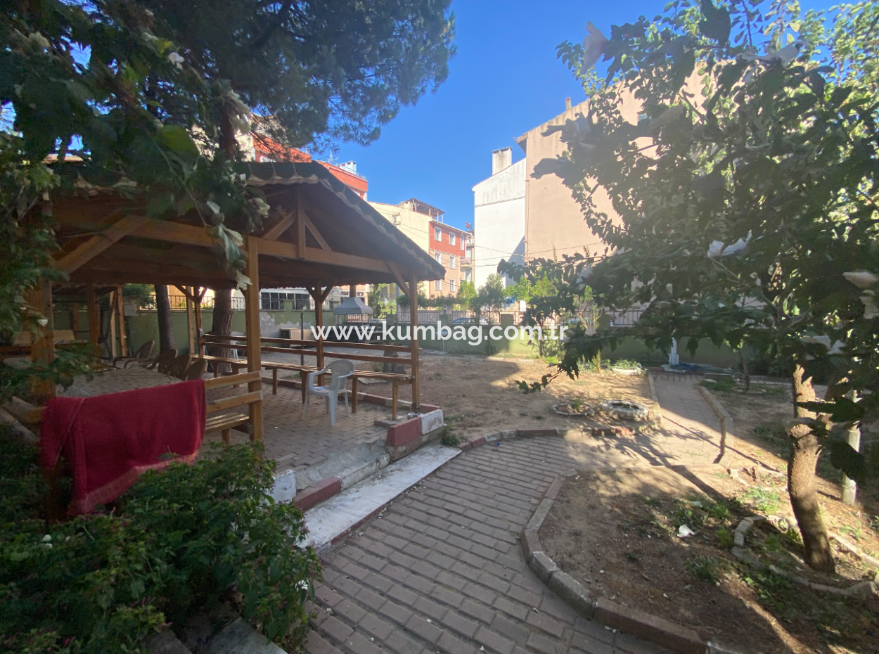 Kumbağ'da Merkezi Konumda Havuzlu Site İçinde Kiralık 2+1 Daire