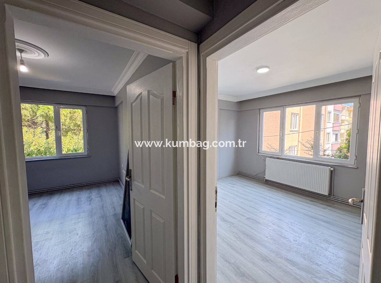 Kumbağ'da Merkezi Konumda Havuzlu Site İçinde Kiralık 2+1 Daire