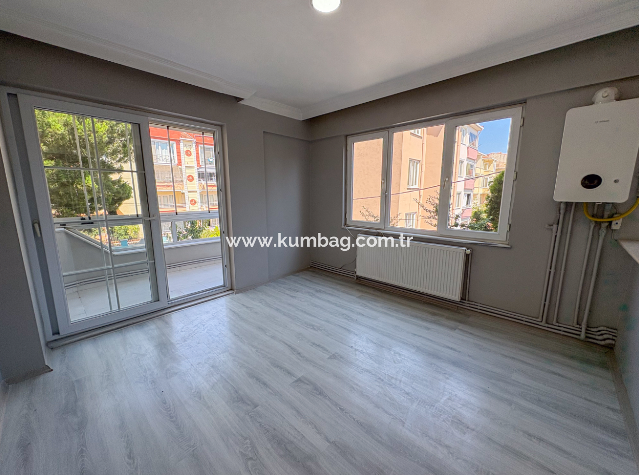 Kumbağ'da Merkezi Konumda Havuzlu Site İçinde Kiralık 2+1 Daire