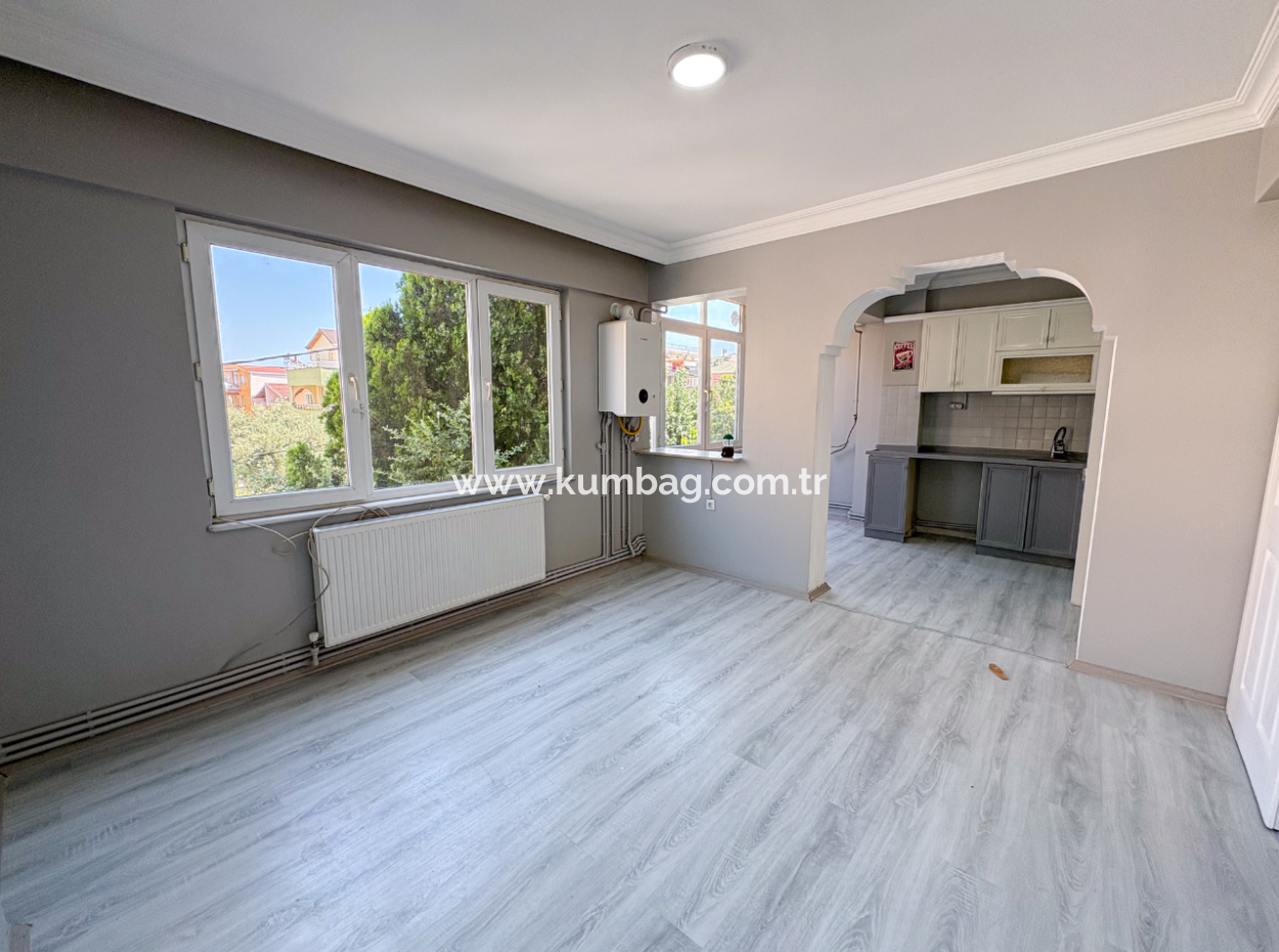 Kumbağ'da Merkezi Konumda Havuzlu Site İçinde Kiralık 2+1 Daire