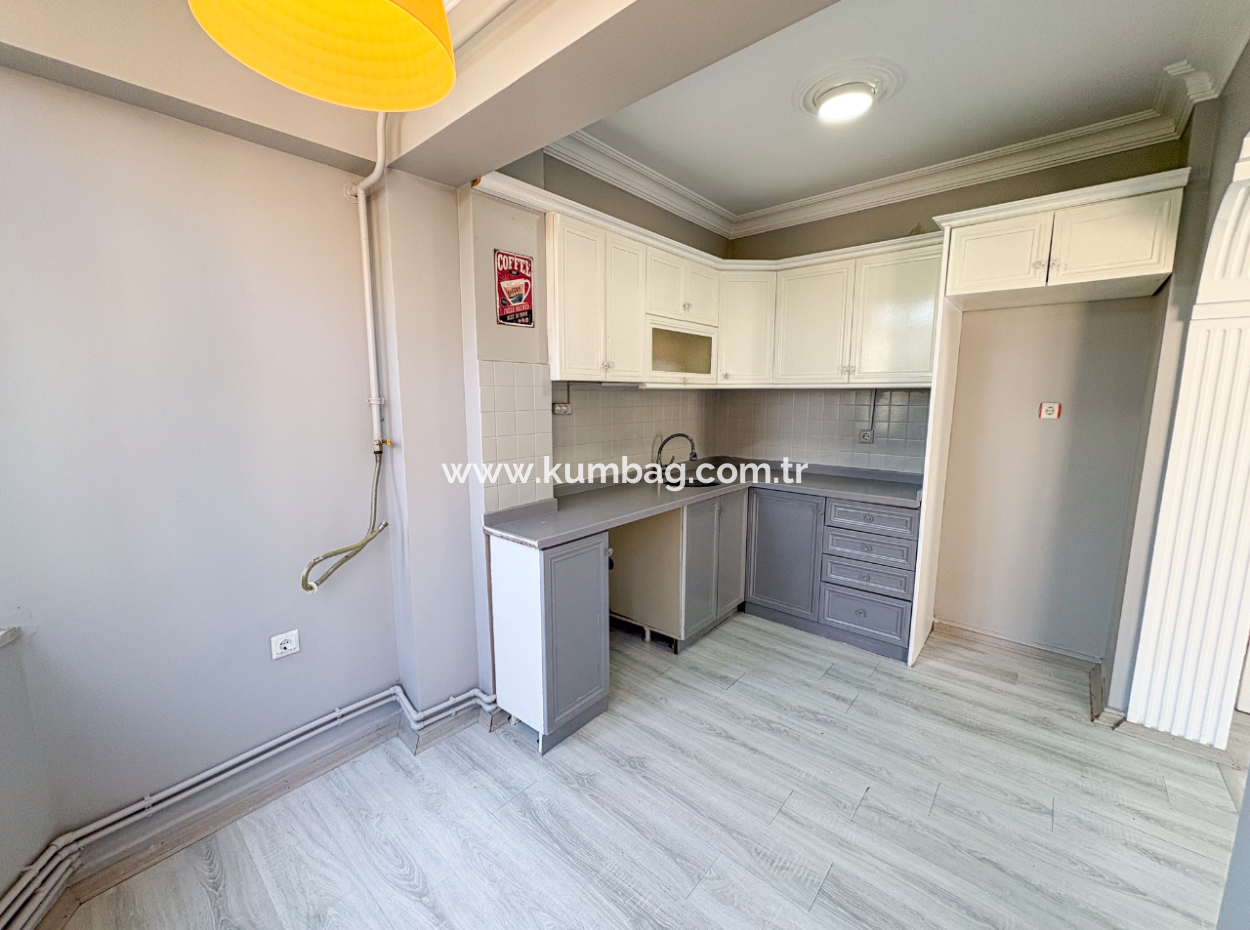 Kumbağ'da Merkezi Konumda Havuzlu Site İçinde Kiralık 2+1 Daire