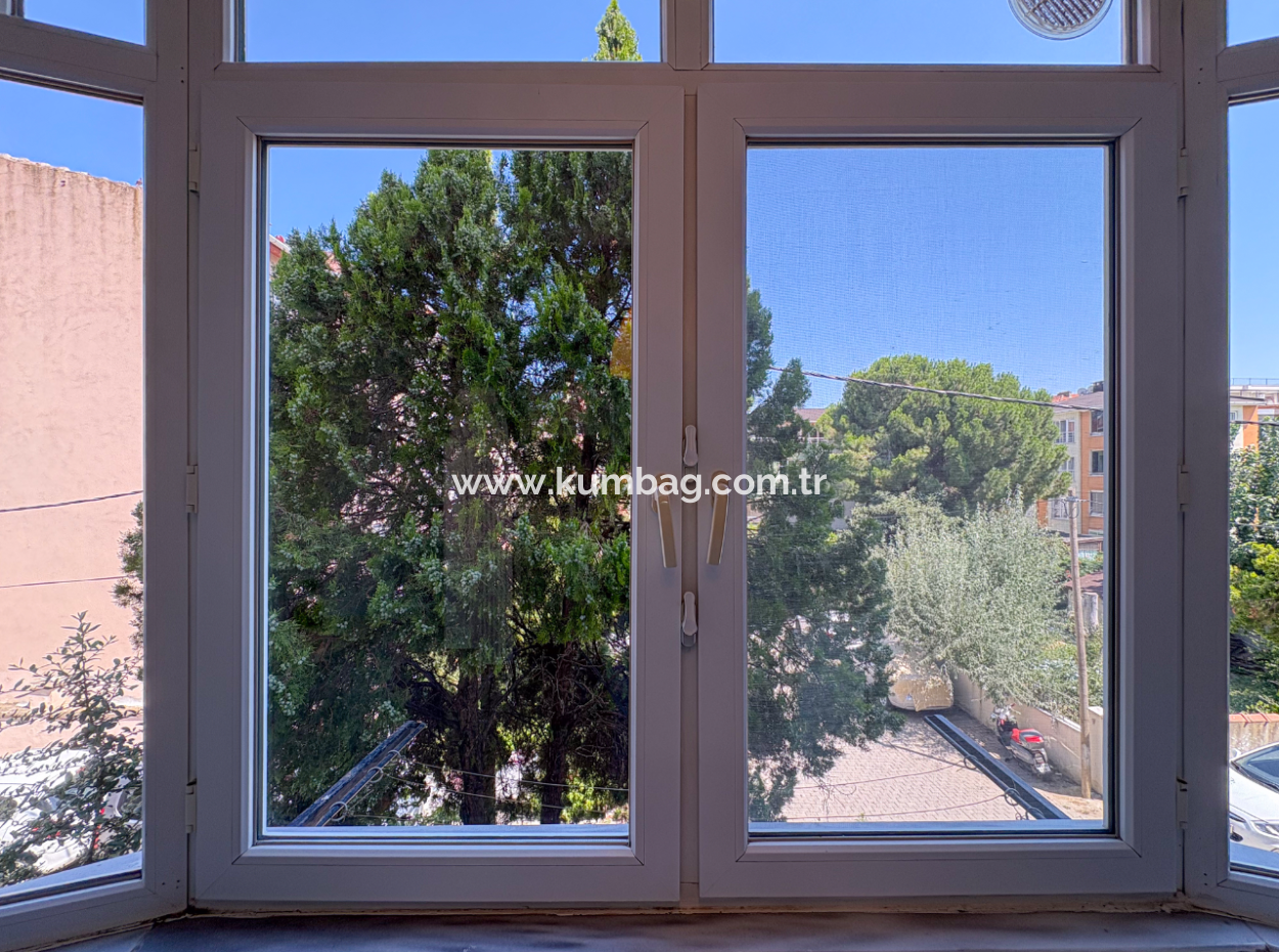 Kumbağ'da Merkezi Konumda Havuzlu Site İçinde Kiralık 2+1 Daire
