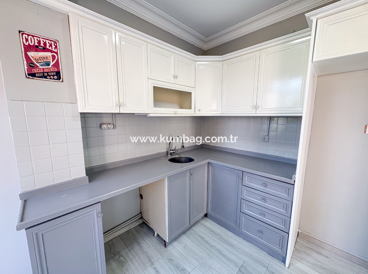 Kumbağ'da Merkezi Konumda Havuzlu Site İçinde Kiralık 2+1 Daire