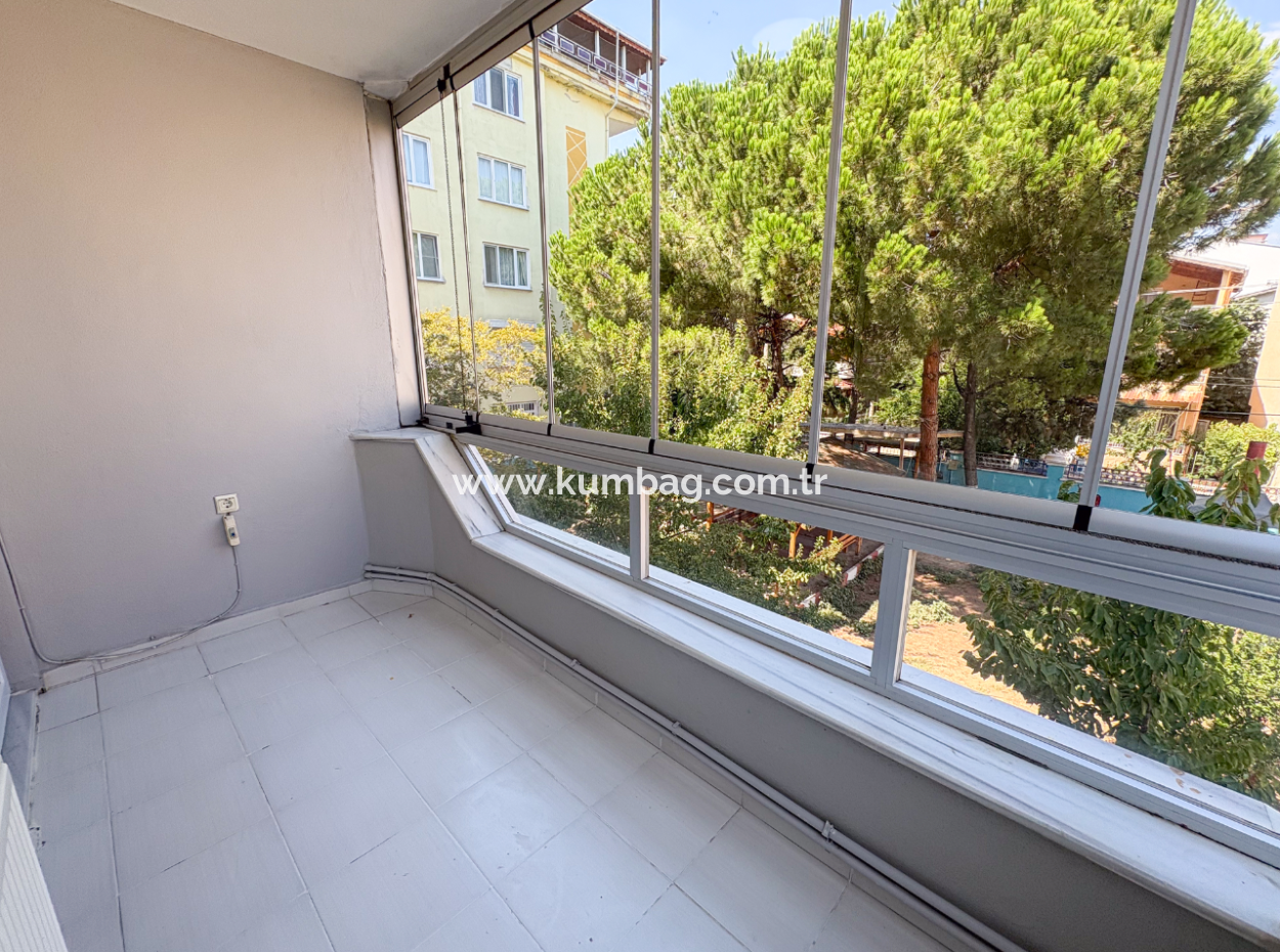 Kumbağ'da Merkezi Konumda Havuzlu Site İçinde Kiralık 2+1 Daire