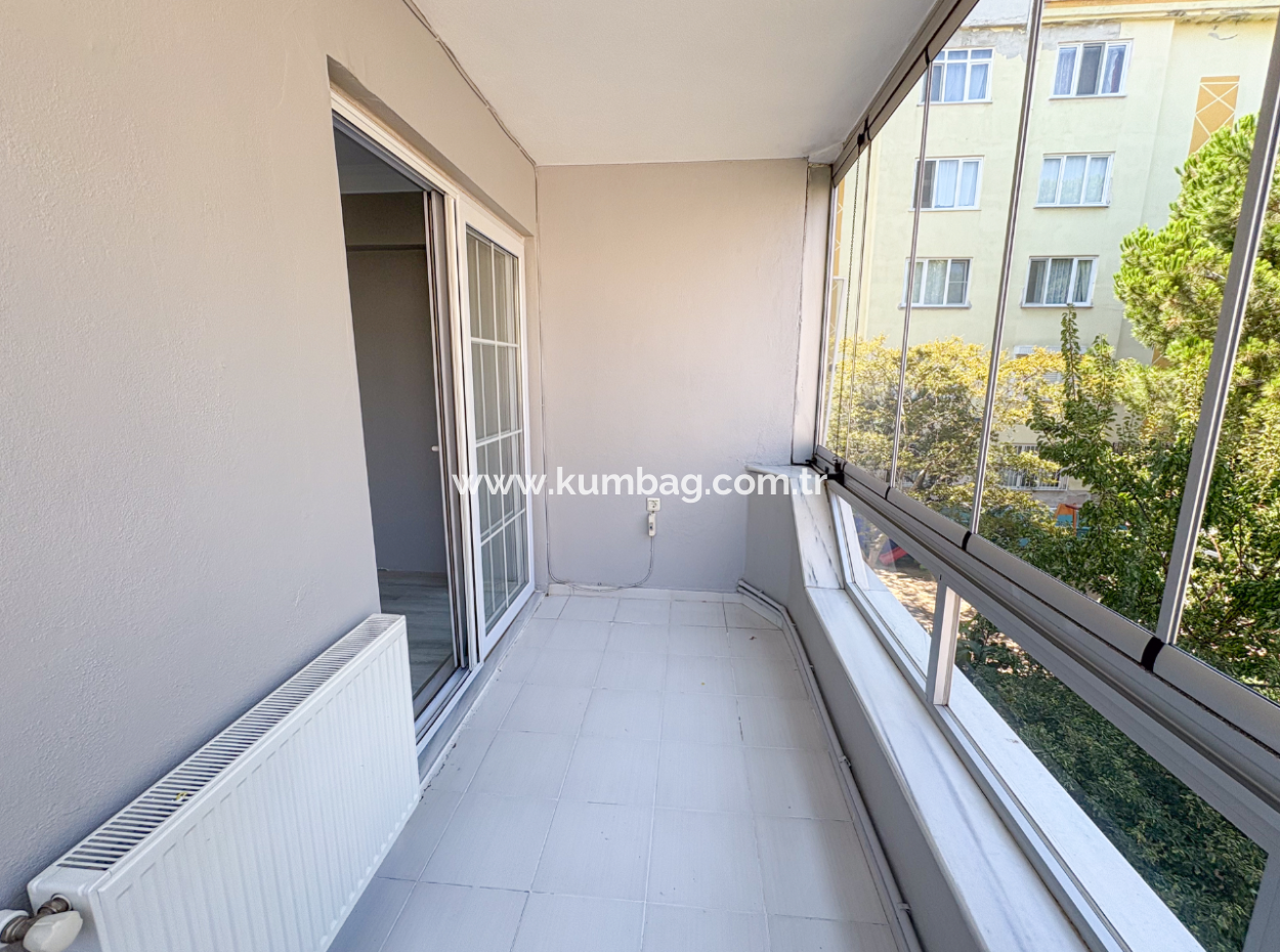 Kumbağ'da Merkezi Konumda Havuzlu Site İçinde Kiralık 2+1 Daire