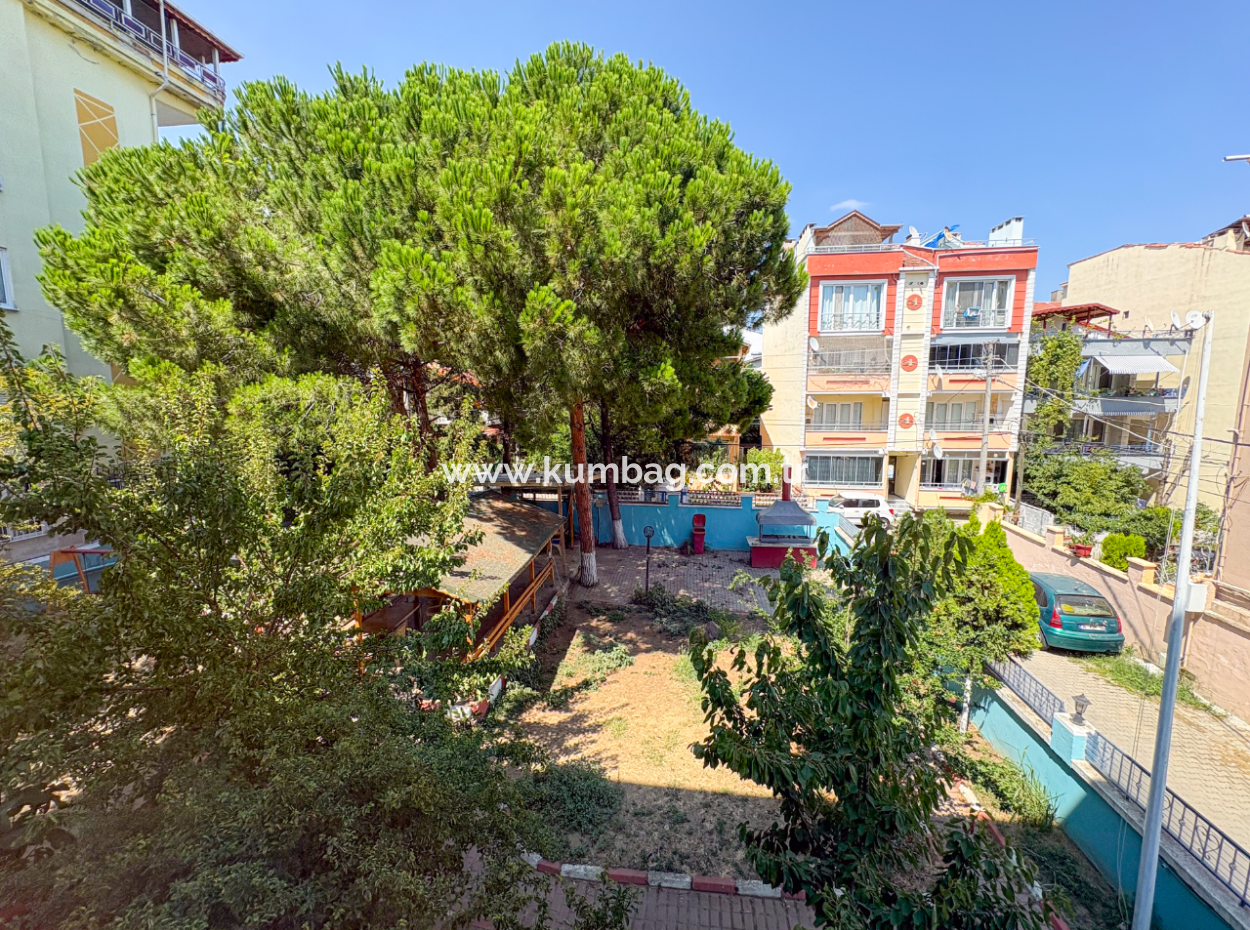 Kumbağ'da Merkezi Konumda Havuzlu Site İçinde Kiralık 2+1 Daire