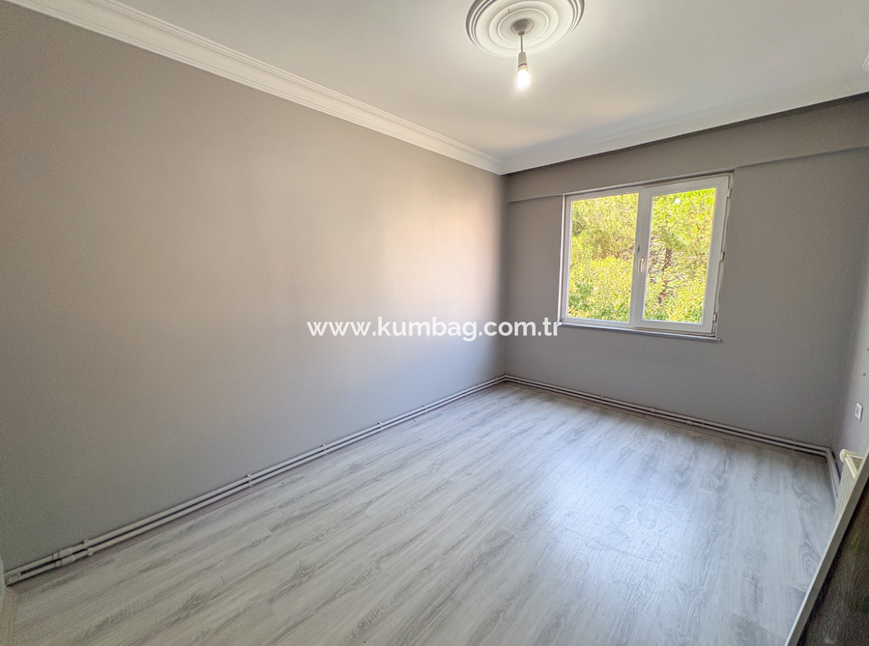 Kumbağ'da Merkezi Konumda Havuzlu Site İçinde Kiralık 2+1 Daire