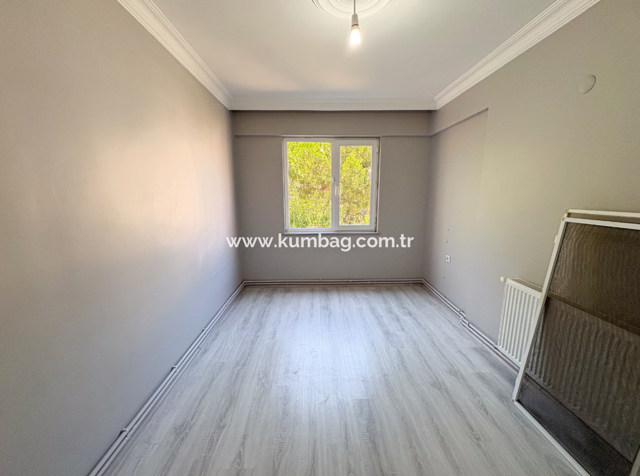 Kumbağ'da Merkezi Konumda Havuzlu Site İçinde Kiralık 2+1 Daire