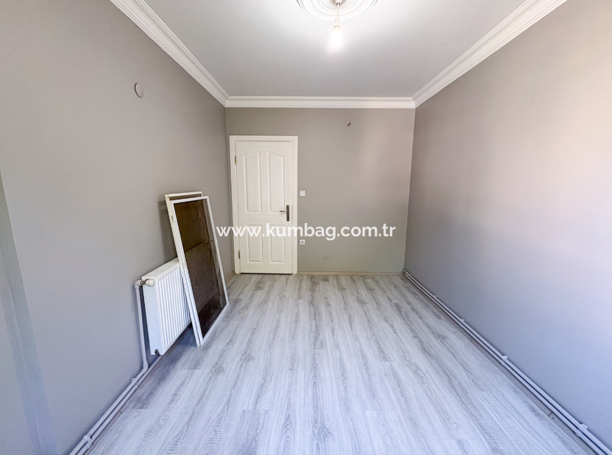 Kumbağ'da Merkezi Konumda Havuzlu Site İçinde Kiralık 2+1 Daire