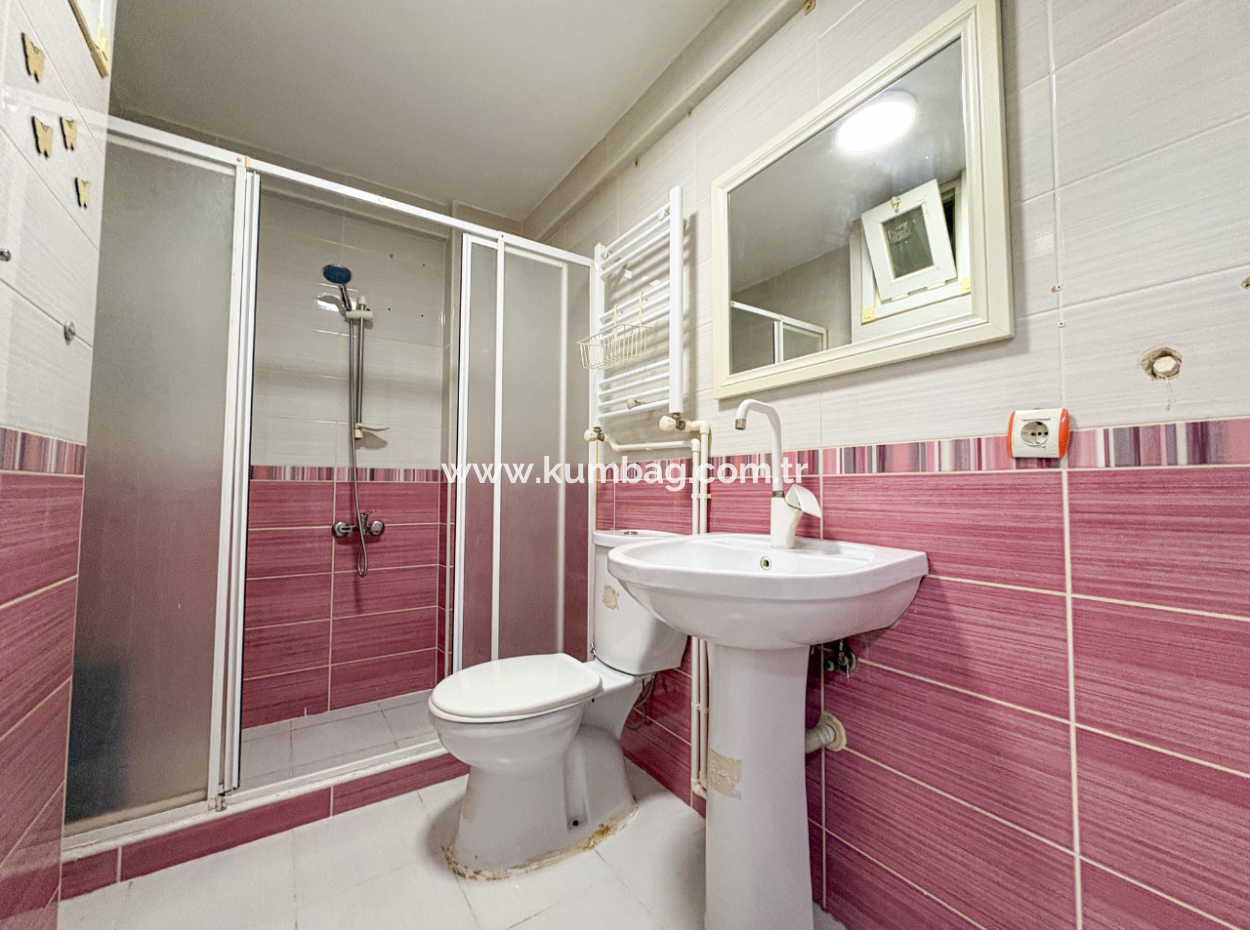 Kumbağ'da Merkezi Konumda Havuzlu Site İçinde Kiralık 2+1 Daire